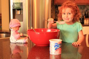 Toddler_sampling_icing_nashmomsblog