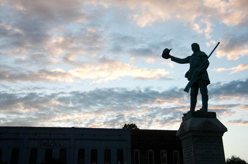 Lawrenceburg _statue_sunrise_nashmomsblog