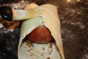 Wrapping_Apples_NashMomsBlog