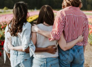 When Words Aren’t Enough: How to Support a Friend With Cancer